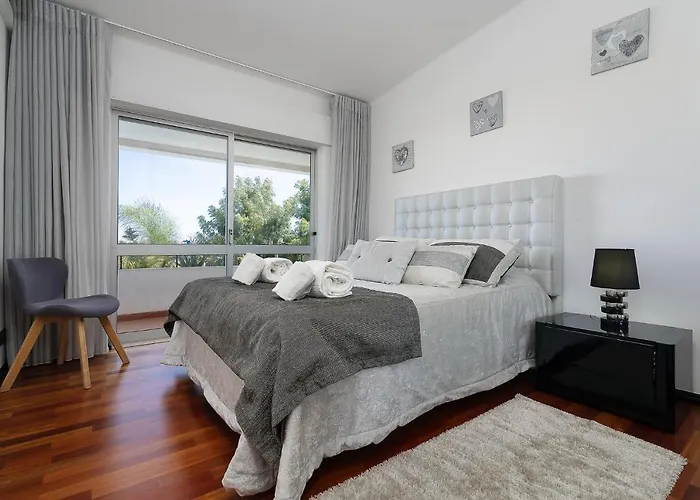 Deluxe 4Bdr House W/ Pool By Lovelystay